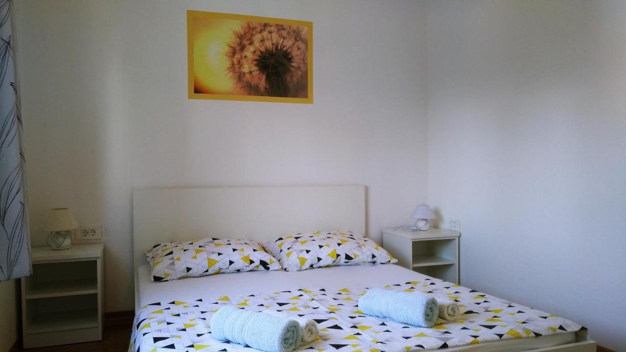 Apartmani "Lorenzo" Novalja Exterior foto