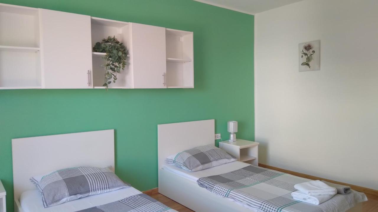 Apartmani "Lorenzo" Novalja Exterior foto