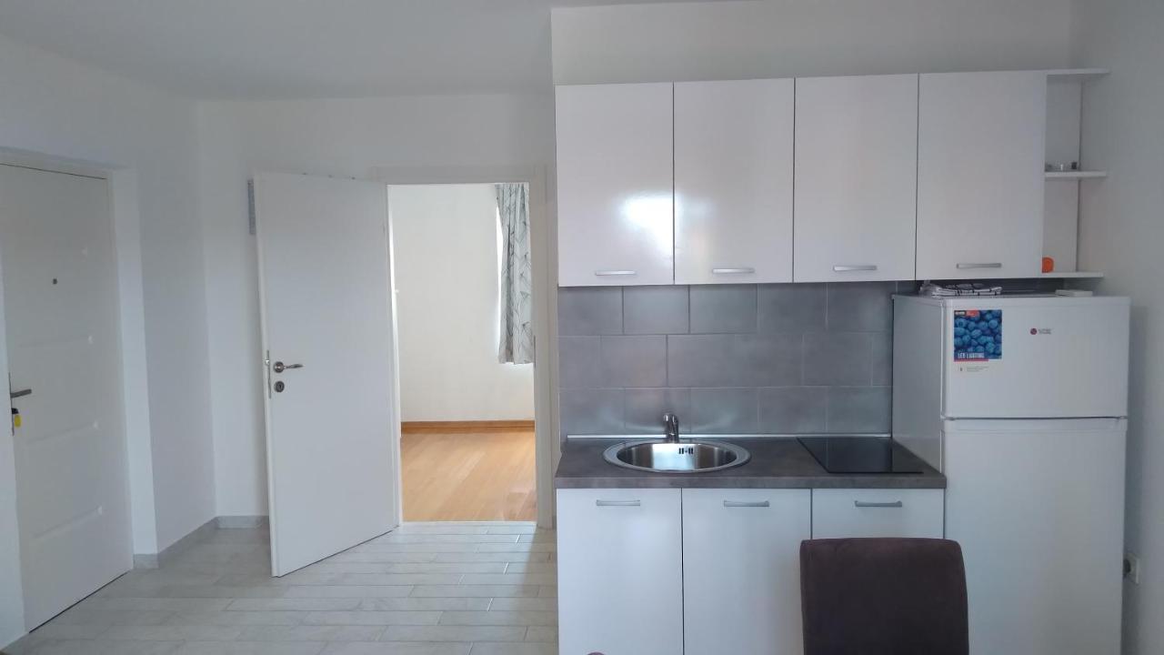 Apartmani "Lorenzo" Novalja Exterior foto