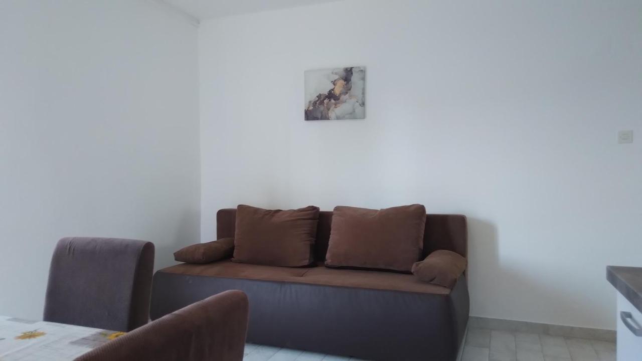 Apartmani "Lorenzo" Novalja Exterior foto