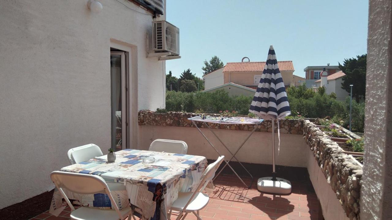 Apartmani "Lorenzo" Novalja Exterior foto
