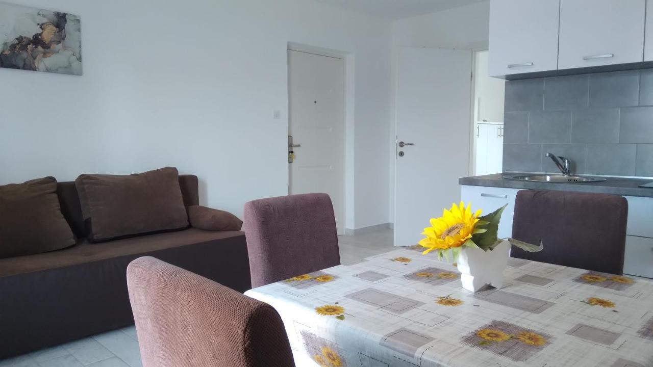 Apartmani "Lorenzo" Novalja Exterior foto